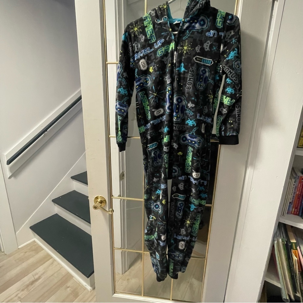 Set of 2- Kids size 12 warm and fussy onesie 💤🛏️